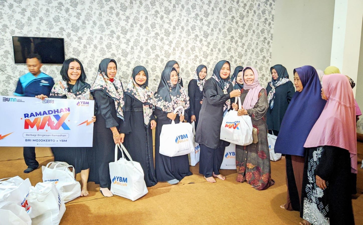 BRI Mojokerto dan YBM BRILiaN Salurkan Bingkisan Ramadan untuk Lansia dan Kaum Dhuafa