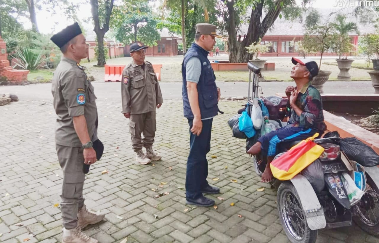 Penertiban Pengemis di Wisata Religi Trowulan Mojokerto, Satpol PP : Demi Kenyamanan Peziarah saat Ramainya Maleman Ramadan
