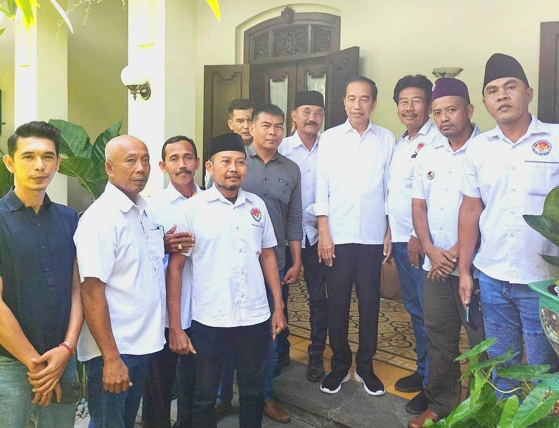 Kepala Desa Mojokerto Silaturahmi ke Jokowi di Solo, Teguhkan Komitmen Kebangsaan untuk Penguatan Pemerintahan Desa