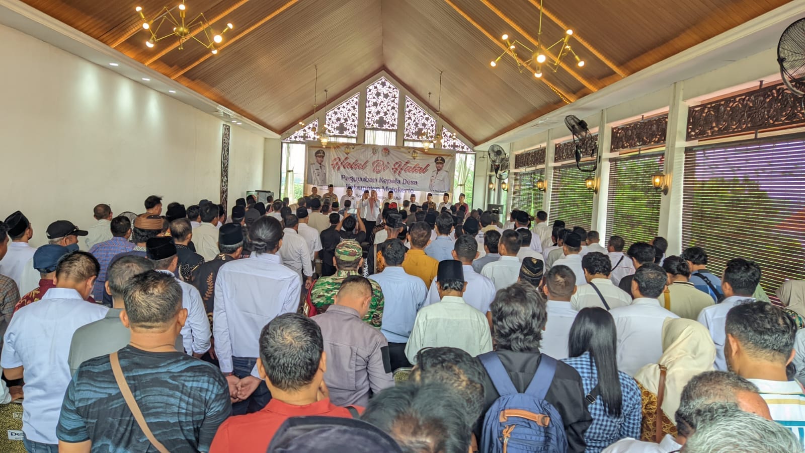 Halal Bi Halal PKD, Kyai Asep Serukan Persatuan Kades, Ceritakan Pesan Kapolda Jatim Berantas Oknum Pemecah Belah 2 Halal Bi Halal PKD, Kyai Asep Serukan Persatuan Kades, Ceritakan Pesan Kapolda Jatim Berantas Oknum Pemecah Belah