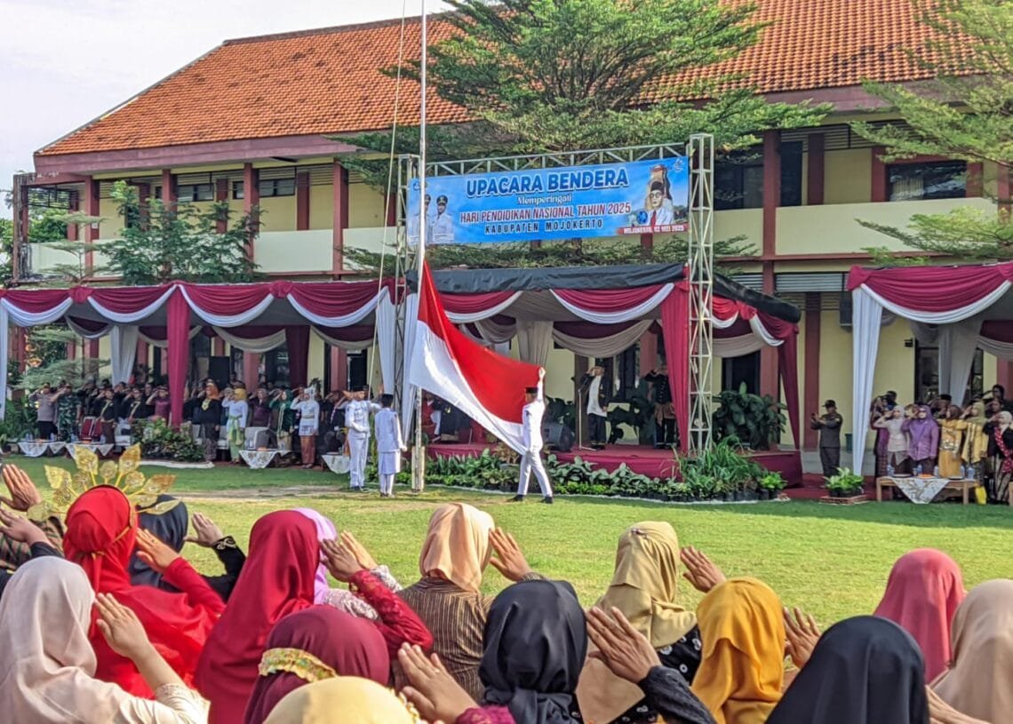 Komitmen Bupati Gus Barra dalam Peringatan Hardiknas 2025, Pendidikan Bermutu untuk Semua Masyarakat Kabupaten Mojokerto Komitmen Bupati Gus Barra dalam Peringatan Hardiknas 2025, Pendidikan Bermutu untuk Semua Masyarakat Kabupaten Mojokerto