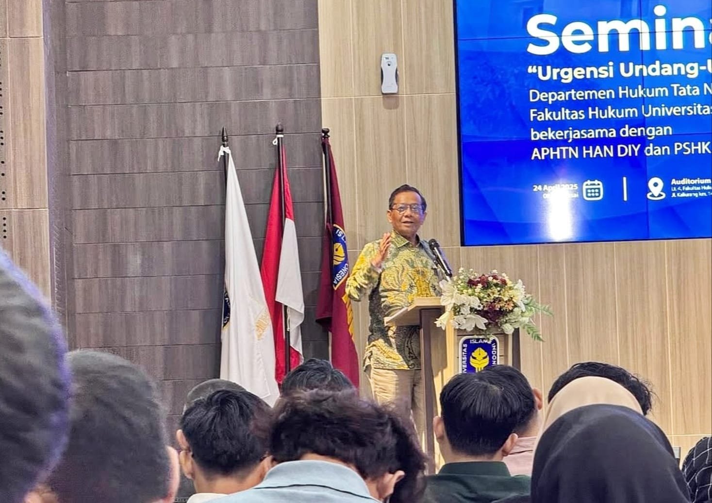 Mahfud MD: Isu Ijazah Jokowi Tidak Berpengaruh pada Keabsahan Keputusan Jabatan Presidennya untuk Negara