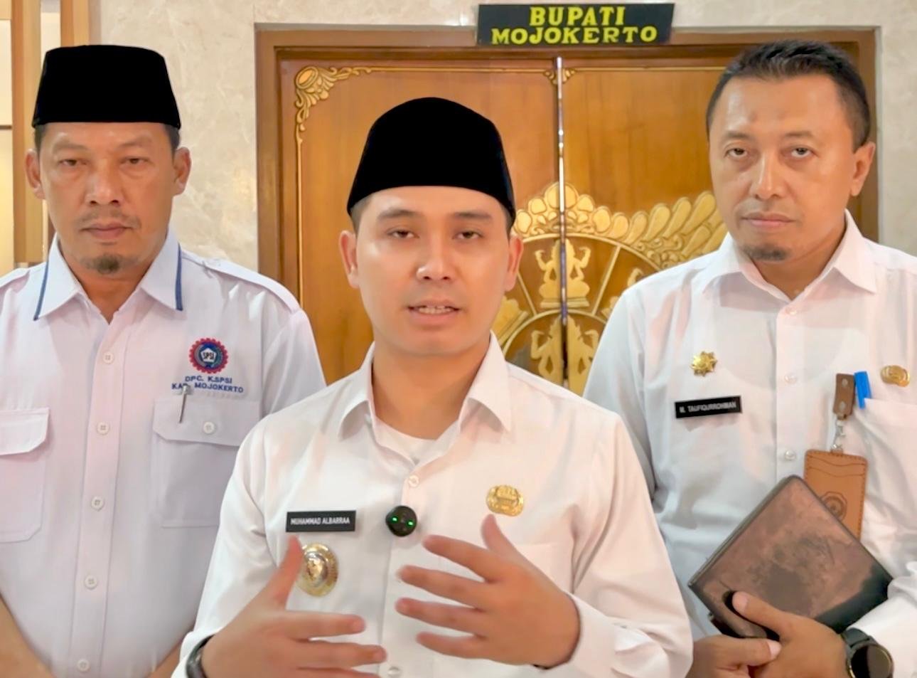 Bupati Mojokerto Audiensi bersama DPC SPSI, Bahas Penguatan Hubungan Industrial, Godok Aturan Perusahaan Wajib Pekerjakan 70 persen Masyarakat Daerah