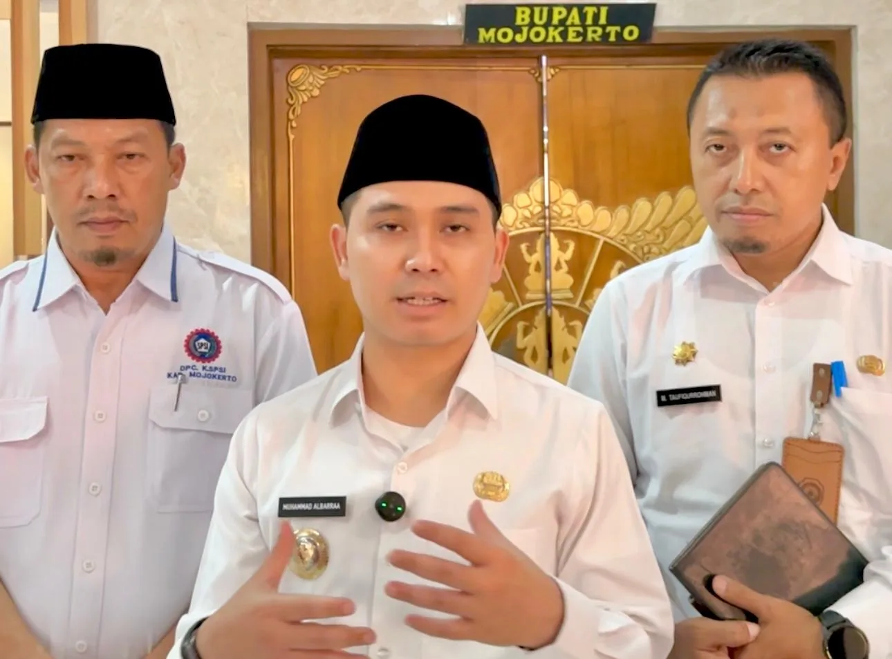 Bupati Mojokerto Audiensi bersama DPC SPSI, Bahas Penguatan Hubungan Industrial, Godok Aturan Perusahaan Wajib Pekerjakan 70 persen Masyarakat Daerah