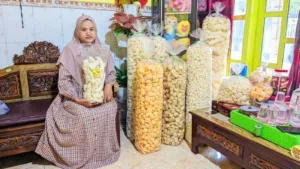 UMKM Kerupuk Rambak Asal Bangsal Mojokerto Tembus Pasar Oleh-Oleh Surabaya-Madura Berkat Pembiayaan KUR dan Bazar BRI