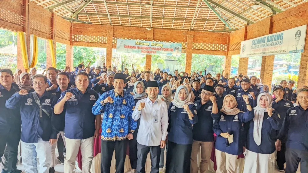 Stafsus Kemendes Sebut Pendamping Desa Kabupaten Mojokerto Tak Usah Khawatirkan Kontrak Kerja, Fokus Dampingi Desa Jadi Motor Pertumbuhan Ekonomi Nasional 2 Stafsus Kemendes Sebut Pendamping Desa Kabupaten Mojokerto Tak Usah Khawatirkan Kontrak Kerja, Fokus Dampingi Desa Jadi Motor Pertumbuhan Ekonomi Nasional