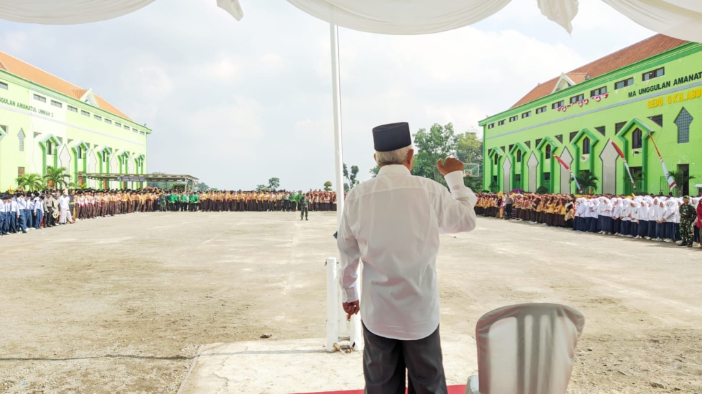 Upacara Kemerderkaan Kyai Asep Wejang Santri Amanatul Ummah: Siap Jadi Ulama? Presiden? Jenderal? Konglomerat? yang Ya Lal Wathan 1 Upacara Kemerderkaan Kyai Asep Wejang Santri Amanatul Ummah: Siap Jadi Ulama? Presiden? Jenderal? Konglomerat? yang Ya Lal Wathan