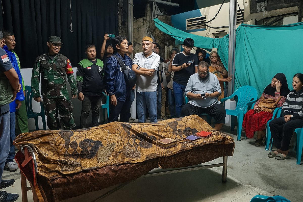 Jenazah Ojol korban Rantis Brimob, Affan Kurniawan saat tiba dirumah duka.