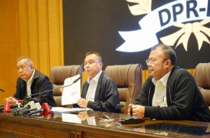 Akhirnya Tunjangan dan Fasilitas DPR RI Resmi Dipangkas, Masih Tinggal 65 Juta Perbulan? 1 Akhirnya Tunjangan dan Fasilitas DPR RI Resmi Dipangkas, Masih Tinggal 65 Juta Perbulan?