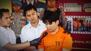 Motif Alvi Tega Mutilasi Pacarnya, Tusuk Leher Hingga Tembus, Tubuh Dipotongi Di Kos lalu Dibuang di Pacet Mojokerto 2 Motif Alvi Tega Mutilasi Pacarnya, Tusuk Leher Hingga Tembus, Tubuh Dipotongi Di Kos lalu Dibuang di Pacet Mojokerto