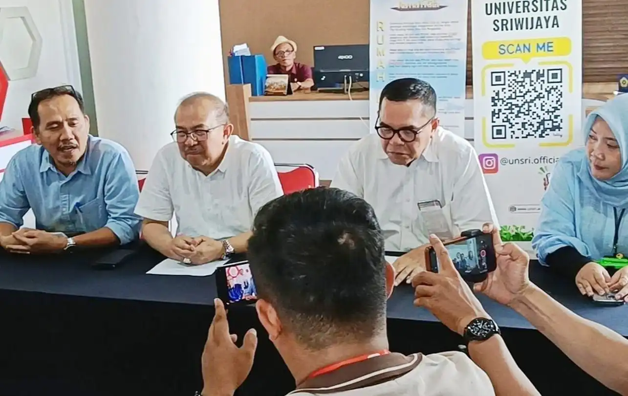 Mahasiswa Unsri Palembang Paksa Maba Cium Teman, 15 Orang Diperiksa, Himateta Dibekukan Setahun 1 Mahasiswa Unsri Palembang Paksa Maba Cium Teman, 15 Orang Diperiksa, Himateta Dibekukan Setahun