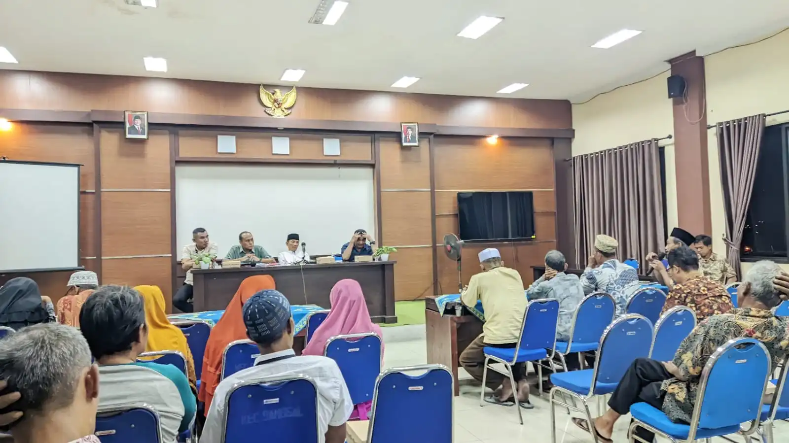 Ikhlas atau Dipaksa? Mediasi Polemik Jalan Pertanian Desa Kedunguneng Mojokerto, Libatkan Tanah Warga Tanpa Legalitas 1 Ikhlas atau Dipaksa? Mediasi Polemik Jalan Pertanian Desa Kedunguneng Mojokerto, Libatkan Tanah Warga Tanpa Legalitas