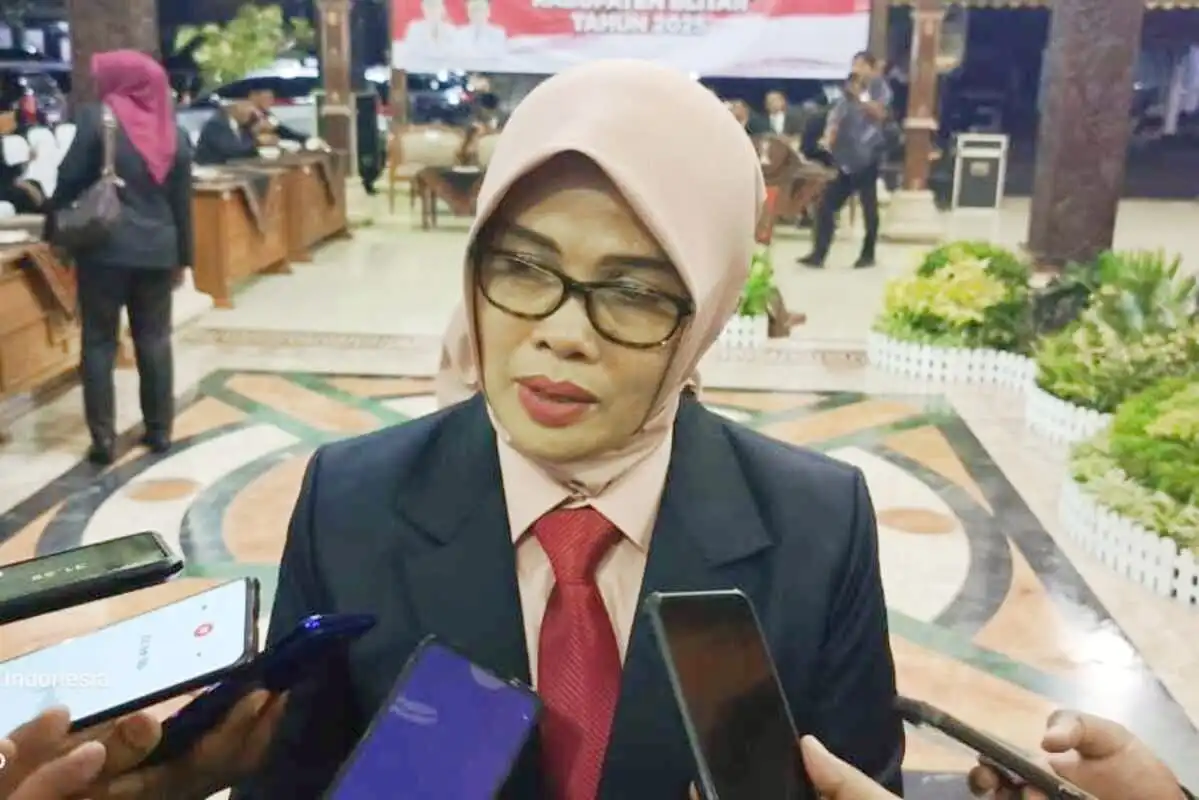 Srikandi Birokrasi Blitar Naik Tahta! Khusna Lindarti Resmi Jadi Sekda, Geser Kandidat Sekda Kota 1 Srikandi Birokrasi Blitar Naik Tahta! Khusna Lindarti Resmi Jadi Sekda, Geser Kandidat Sekda Kota