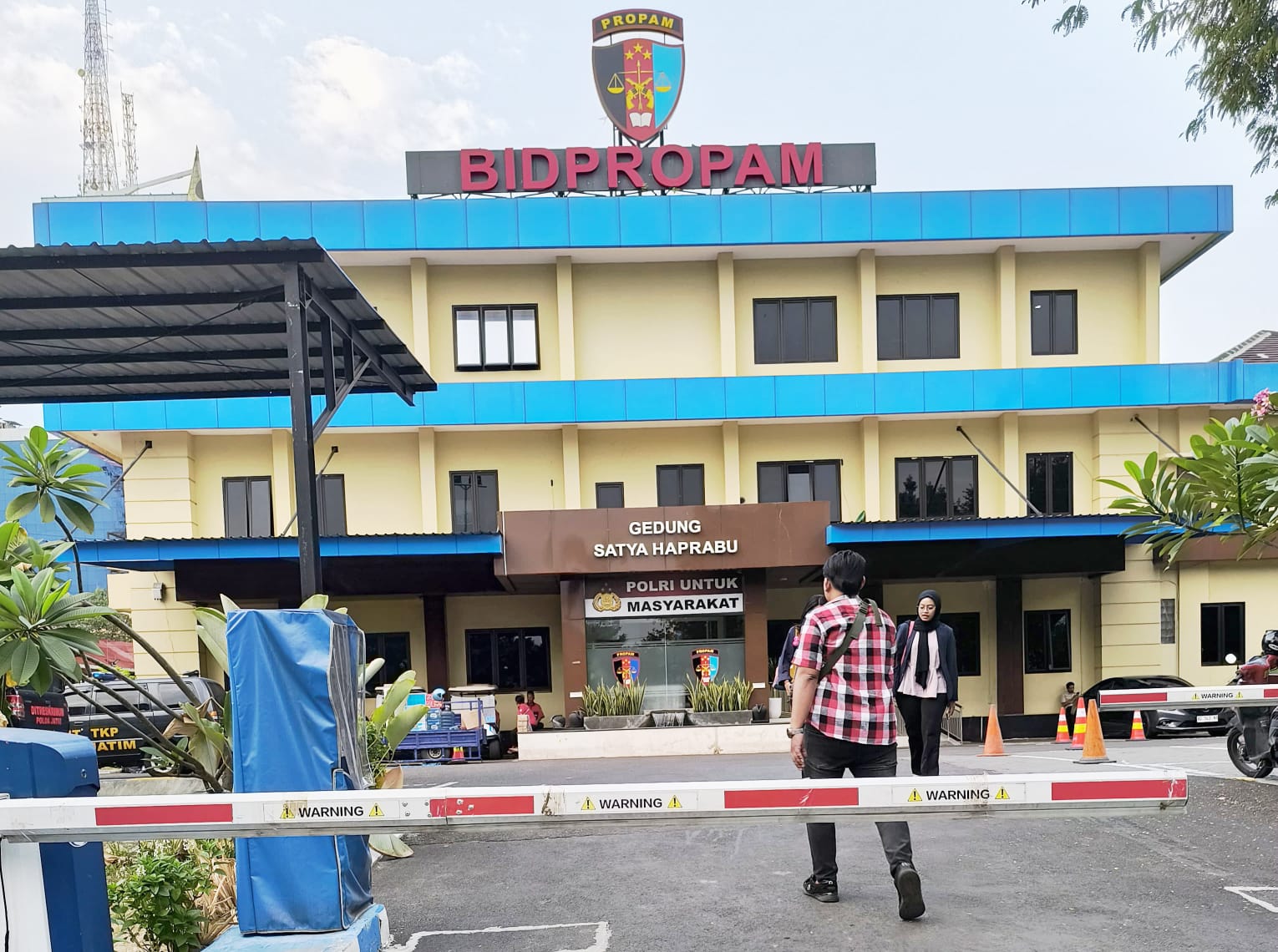 Kapolda Jatim Copot Kapolres Tuban, Dugaan Setoran Paksa, Pemotongan Anggaran, hingga Rentetan Kasus yang Tak Ditangani Profesional 1 Kapolda Jatim Copot Kapolres Tuban, Dugaan Setoran Paksa, Pemotongan Anggaran, hingga Rentetan Kasus yang Tak Ditangani Profesional