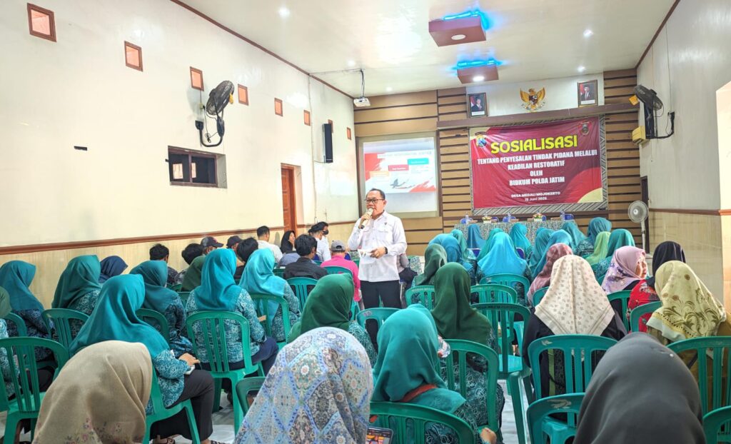 Sosialisasi Hukum Dari Bidkum Polda Jatim, Prioritaskan Penyelesaian Konflik Pidana Melalui Restorative Justice Di Desa Medali Mojokerto