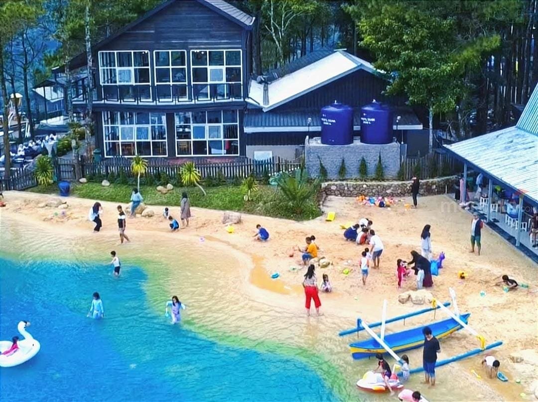 Liburan Tahun Baru di Wisata Pantai Buatan Aone Trawas Mojokerto, Ketinggian 1.300 Mdpl