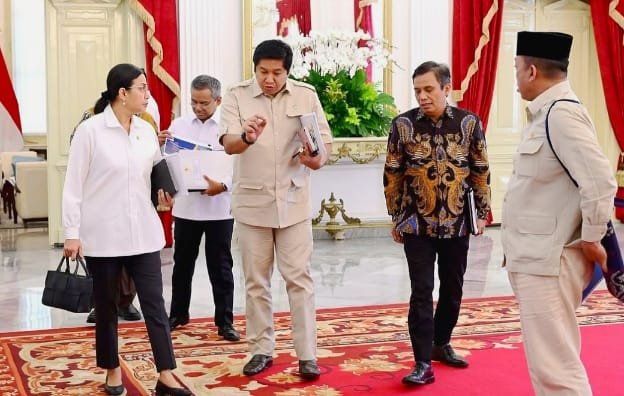 Menteri Perumahan dan Kawasan Permukiman, Maruarar Sirait saat berada di istana negara