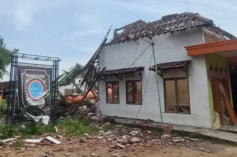 Ledakan Dahsyat Hancurkan 4 Rumah di Mojokerto, Dua Korban Meninggal