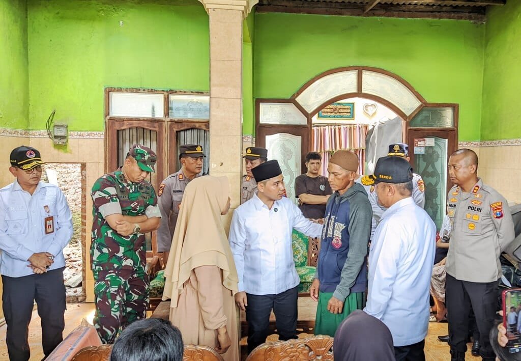 Gus Barra Datangi Masyarakat Insiden Rumah Meledak, Salurkan Perbaikan 11 Rumah Terdampak