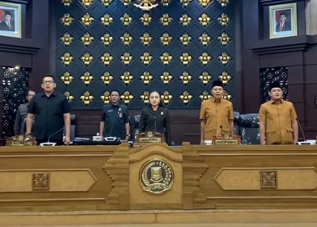 DPRD Kota Mojokerto Tetapkan Ning Ita dan Cak Sandi sebagai Wali Kota dan Wakil Wali Kota Terpilih 2025-2030
