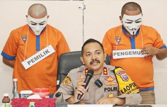 Kapolres Batu, AKBP Andi Yudha Pranata saat jumpa pers penetapan tersangka pemilik PO bus Sakhindra Trans dalam kecelakaan bus maut yang menewaskan 4 orang, Jumat (17/1).