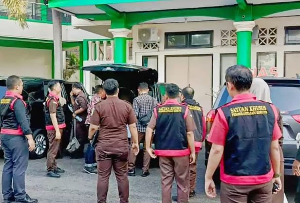 Kejaksaan Kabupaten Blitar Geledah Kantor Dinas PUPR dan Kontraktor Terkait Dugaan Korupsi Proyek DAM Kali Bentak