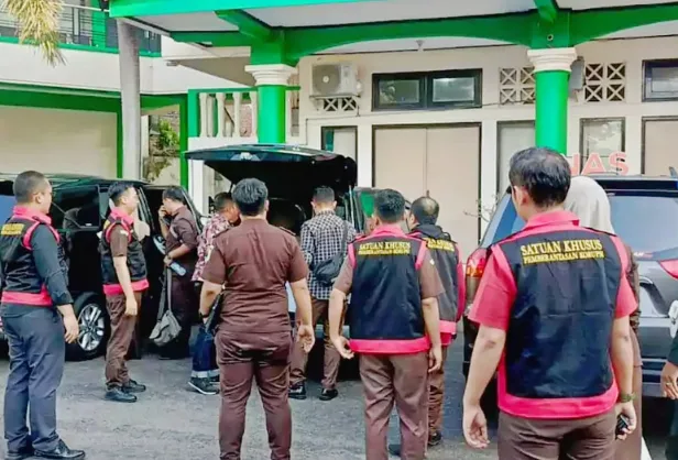 Kejaksaan Kabupaten Blitar Geledah Kantor Dinas PUPR dan Kontraktor Terkait Dugaan Korupsi Proyek DAM Kali Bentak
