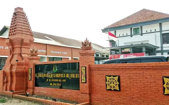 Kantor Kejaksaan Negeri Kabupaten Mojokerto.