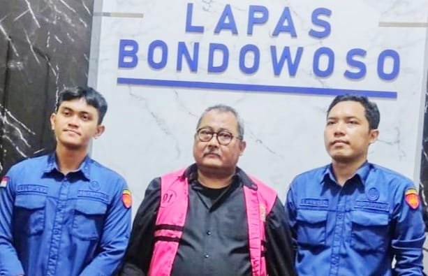 Ketua DPC PDIP Bondowoso, Irwan Bachtiar Rahmat, Resmi Ditahan Dugaan Korupsi Dana Hibah Rp 2,3 Miliar