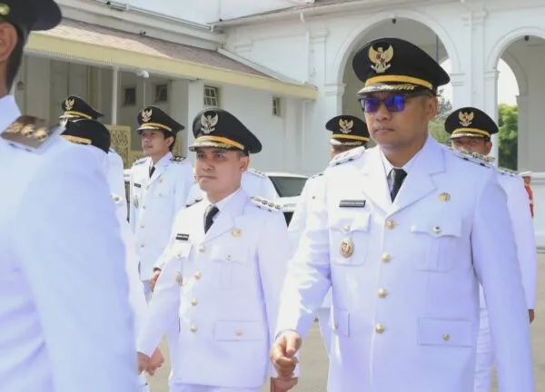 Bupati dan Wakil Bupati Mojokerto Resmi Dilantik Presiden Prabowo, Siap Wujudkan Pemerintahan Bersih dan Berkeadilan 1 Bupati dan Wakil Bupati Mojokerto Resmi Dilantik Presiden Prabowo, Siap Wujudkan Pemerintahan Bersih dan Berkeadilan