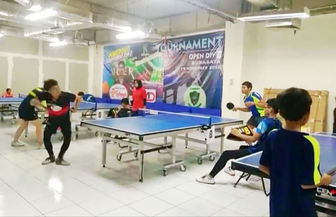 Atlet Tenis Meja PTMSI Kabupaten Mojokerto Gelar Latih Tanding di Surabaya, Persiapan Porprov Jatim 2025