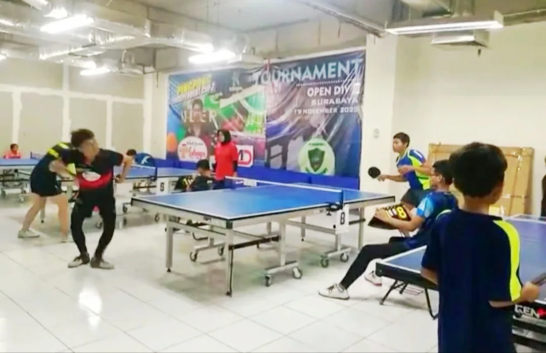 Atlet Tenis Meja PTMSI Kabupaten Mojokerto Gelar Latih Tanding di Surabaya, Persiapan Porprov Jatim 2025