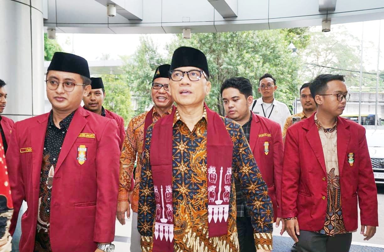 Inspirasi dari Kades di Mojokerto, Mendes Yandri Tantang Mahasiswa Ikut Berkontribusi untuk Desa