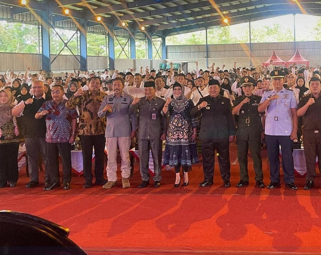 Pelantikan pengurus dan pengawas Koperasi Desa (Kopdes) Merah Putih di TPA Banjardowo, Kecamatan Jombang, Kabupaten Jombang, Jawa Timur, pada Jumat 23 Mei 2025