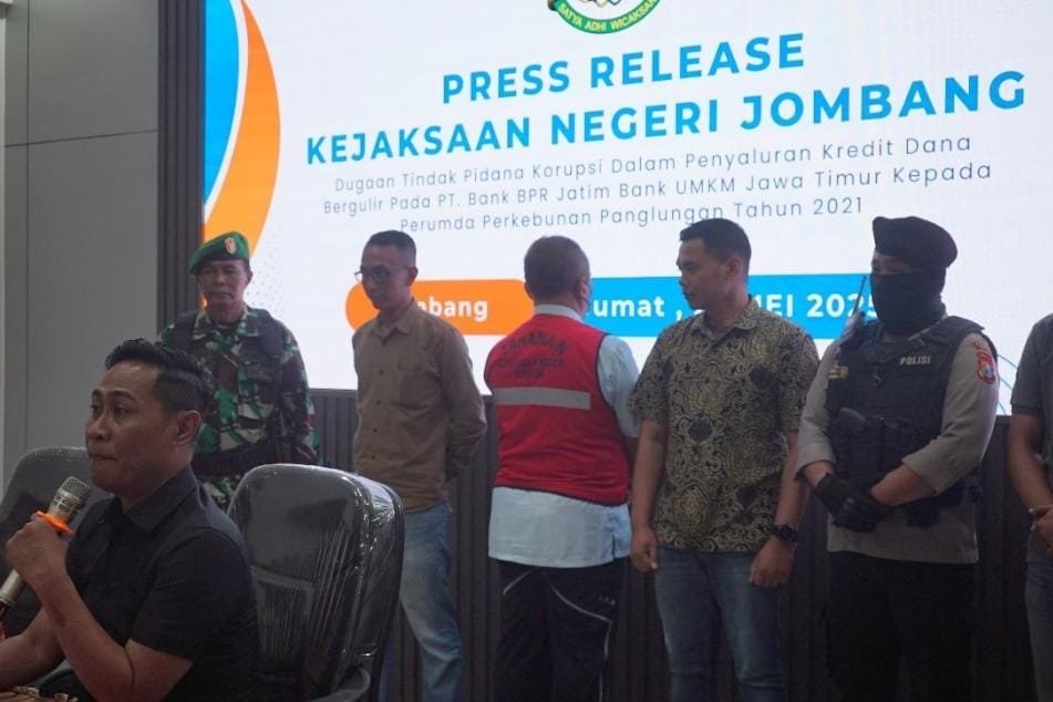 Kejari Jombang, mengungkapkan bahwa Tjahja Fadjari, eks Direktur Perumda Perkebunan Panglungan telah resmi ditetapkan sebagai tersangka kasus korupsi bibit porang