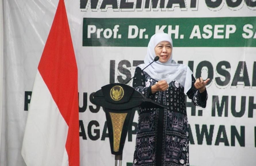 Gubernur Jawa Timur, Khofifah Indar Parawansa menghadiri kegiatan istighosah dan seminar nasional bertajuk “Pengusulan Gelar Pahlawan Nasional KH. Yusuf Hasyim” pada Rabu malam (28/5)
