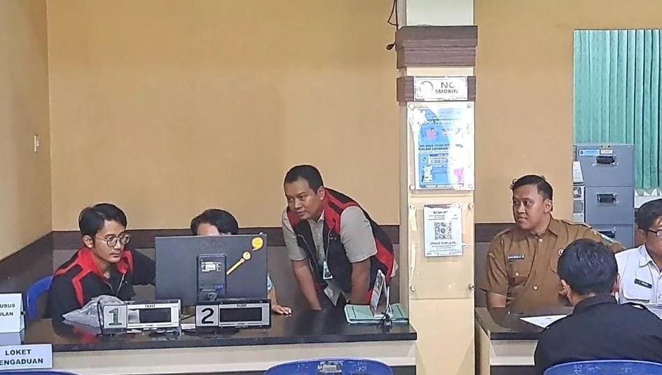 ejaksaan Negeri (Kejari) Ponorogo melakukan penggeledahan di kantor Dinas Kependudukan dan Pencatatan Sipil (Dukcapil) pada Selasa (27/5)