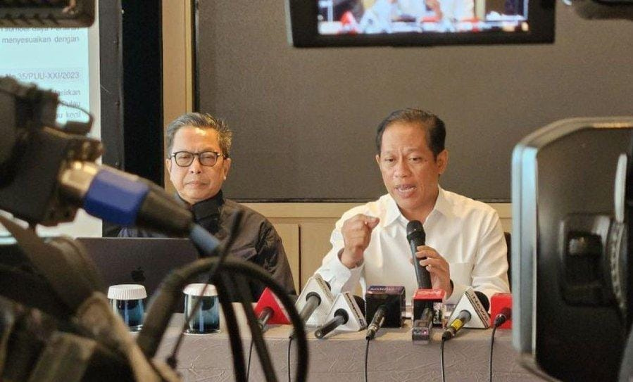 Konferensi Pers Oleh Menteri Lingkungan Hidup dan Kehutanan, Hanif Faisol Nurofiq, membahas persoalan tambang di kawasan Raja Ampat, Pupua Barat.