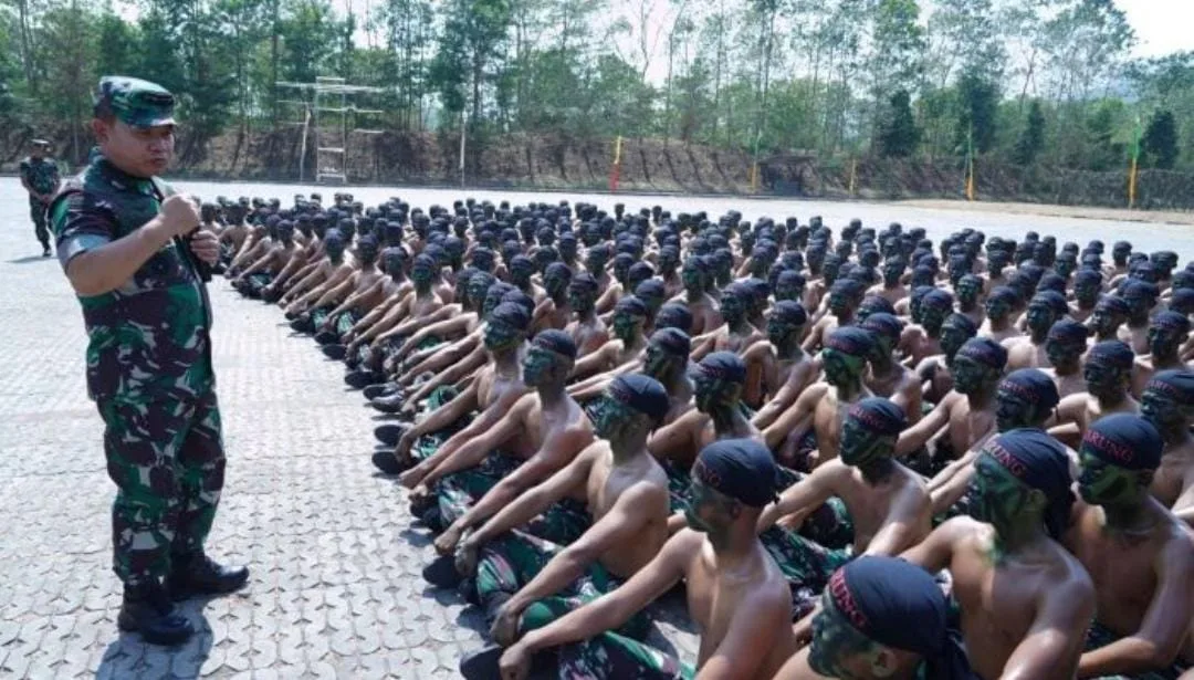 Ilustrasi sejumlah prajurit TNI mendapatkan pelatihan.