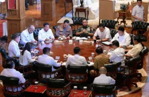 Rapat terbatas (ratas) yang membahas dua program strategis nasional, yakni percepatan implementasi Koperasi Desa Merah Putih dan penguatan sektor pendidikan melalui pendirian Sekolah Garuda.