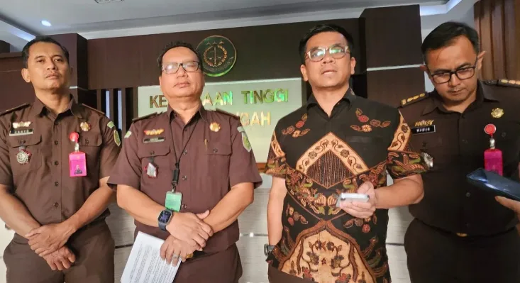 Kejaksaan Tinggi (Kejati) Jawa Tengah secara resmi menahan mantan Kepala Bidang Perdagangan pada Dinas Perdagangan, Koperasi, dan UKM (DPKUKM) Kabupaten Klaten, bernama Didik Sudiarto atas dugaan keterlibatan dalam tindak pidana korupsi pengelolaan bangunan Plaza Klaten.
