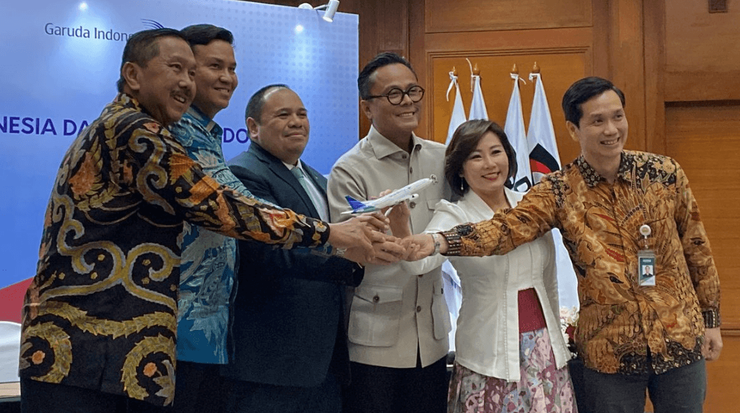 Chief Operating Officer (COO) sekaligus Wakil Menteri BUMN Dony Oskaria pada saat selesai konferensi pers di Plaza Mandiri, jakarta(24/6).