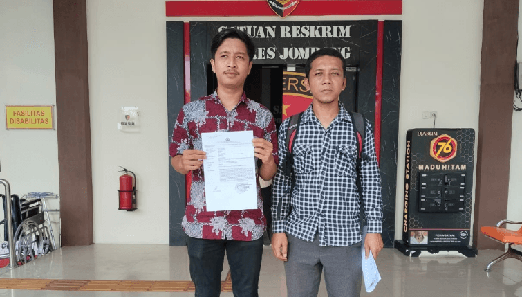 Peserta seleksi, Ferry Leo Ronaldi, secara resmi melaporkan panitia seleksi ke Kepolisian Resor (Polres) Jombang.