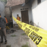 Lokasi rumah korban dibei garis polisi.