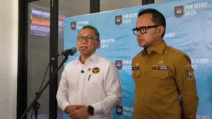 Menteri Koordinator Bidang Pangan Indonesia, Zulkifli Hasan bersama Wakil Menteri Dalam Negeri (Wamendagri) Bima Arya Sugiarto di Gedung Balairung Rudini, Kampus IPDN Jatinangor, Kabupaten Sumedang, Selasa (24/6)