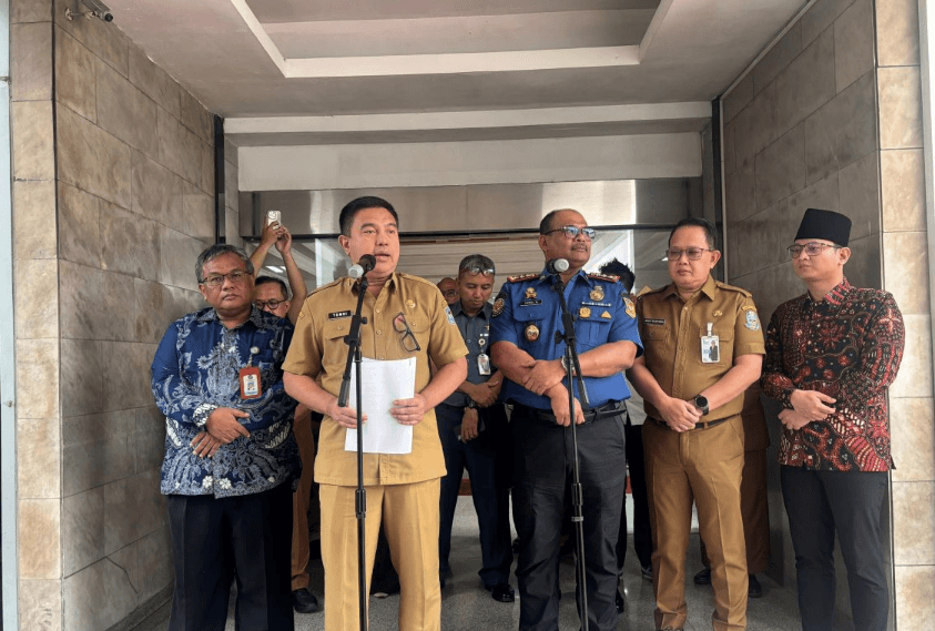 Sekretaris Jenderal Kemendagri, Komjen Pol. (Purn.) Dr. Drs. Tomsi Tohir Balaw, dalam konferensi pers usai rapat koordinasi lintas lembaga yang digelar di Jakarta, Selasa (24/6).