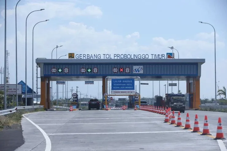 Gerbang Tol Probolinggo Timur.