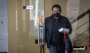 Mantan Wakil Direktur Utama BRI, Catur Budi Harto usai menjalani pemeriksaan di Gedung Merah Putih KPK, Jakarta(26/6).