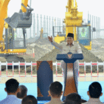 Presiden Republik Indonesia Prabowo Subianto saat meresmikan peletakan batu pertama (groundbreaking) megaproyek ekosistem baterai kendaraan listrik (electric vehicle/EV) terintegrasi di Karawang, Jawa Barat, Minggu (29/6).