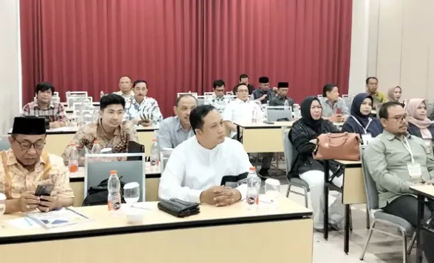 Anggota Dewan Perwakilan Rakyat Daerah (DPRD) Kabupaten Situbondo mengikuti kegiatan Bimbingan Teknis (Bimtek) yang berfokus pada penyusunan dan pengelolaan Anggaran Pendapatan dan Belanja Daerah (APBD) Tahun 2025.